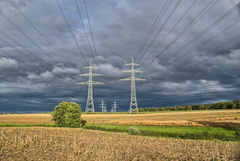 Powstrzymanie podwyżek cen prądu to pomoc publiczna? Komisja Europejska chce wyjaśnień