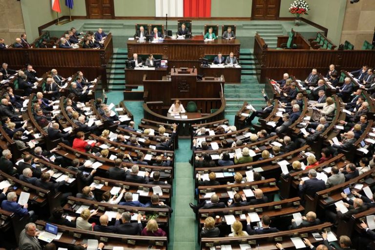 Sejm uchwalił ustawę o OZE