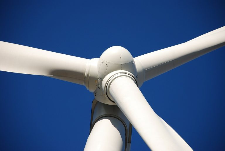 Będzie zmiana tzw. ustawy odległościowej przy budowie farm wiatrowych?