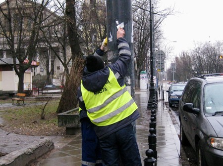 Plakaty znikają z ulic