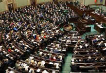 Poprawka Bramory: kropla zaczęła drążyć skałę
