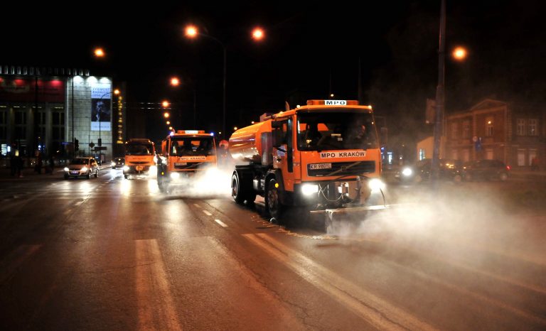 Kraków myje ulice i walczy z zanieczyszczonym powietrzem [GALERIA]