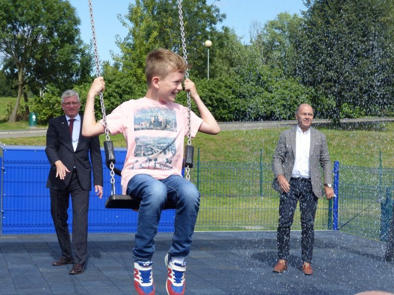 Aquanet zafundował poznaniakom wodne huśtawki z okazji 150-lecia wodociągów