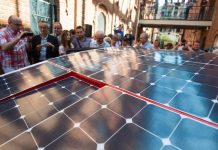 Studenci z Łodzi zaprezentowali pojazd solarny własnego projektu