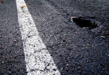 NIK o utrzymaniu i remontach dróg. Korupcja i nepotyzm w łódzkim GDDKiA dziura w drodze