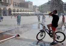 Kurtyny wodne na krakowskim rynku