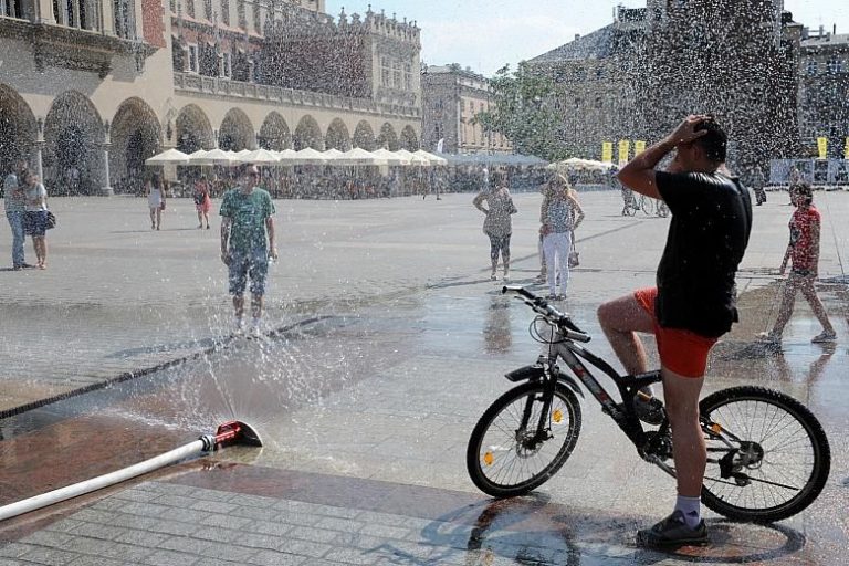 Samorządy ostrzegają przed falą upałów