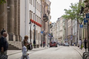 Kraków: ulica św. Anny po rewitalizacji i z nowym ciepłociągiem