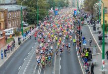 Biegacze podczas 15. Poznań Maratonu