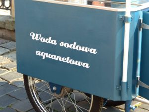 Aquanet częstuje poznaniaków wodą z saturatora