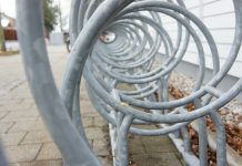 Poznań promuje rowery wśród najmłodszych Stojak na rowery