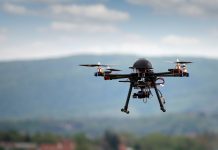 GIOŚ z powietrza sprawdzi, gdzie nielegalnie składowane są odpady dron nad lasem