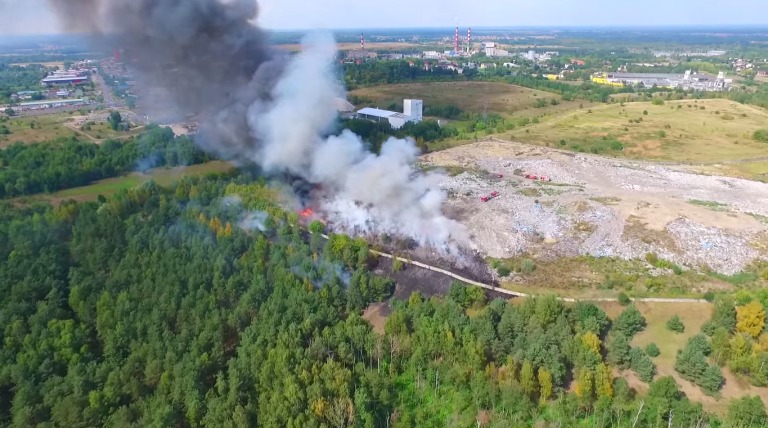 Pożar składowiska odpadów w Ostrołęce [WIDEO]