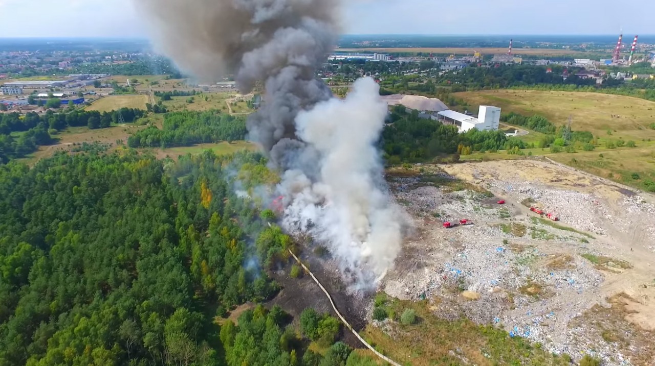 Pożar składowiska w Ostrołęce