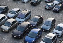 Samochody na parkingu