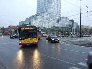 Komunikacja zbiorowa najpopularniejsza w Warszawie, w Poznaniu najwięcej rowerzystów