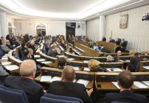 Komisja Środowiska przyznała obrońcom praw zwierząt honorowy medal Senatu RP Senat RP