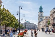 Rowery Veturilo na tle miasta Warszawa