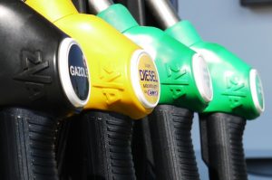 Dlaczego paliwo drożeje? NFOŚiGW o podwyżkach cen