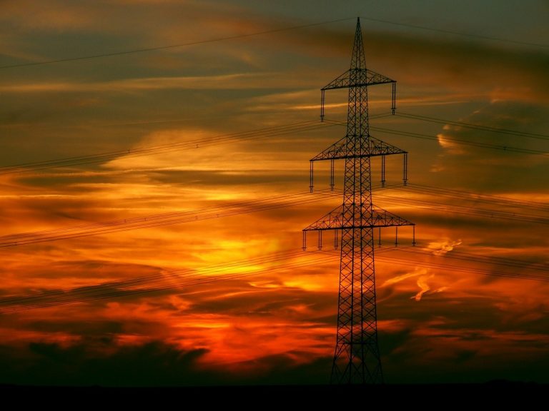 URE wprowadza nowy model regulacji dużych dystrybutorów energii