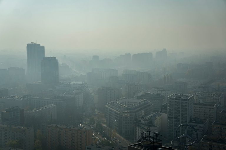 Warszawa planuje działania w walce z niską emisją