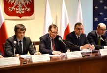 Nowy minister środowiska podsumował pierwsze 100 dni działań resortu Jan Szyszko i wiceministrowie środowiska podczas konferencji