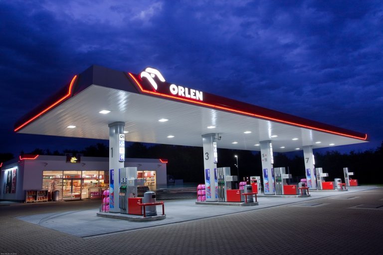 Orlen chce wybudować w trzech krajach 100 stacji tankowania wodoru