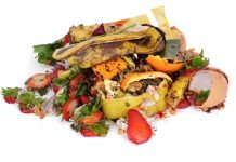 Marnujemy 9 mln ton jedzenia rocznie a pile of food waste, such as eggshells and fruit and vegetable peels, on a white background