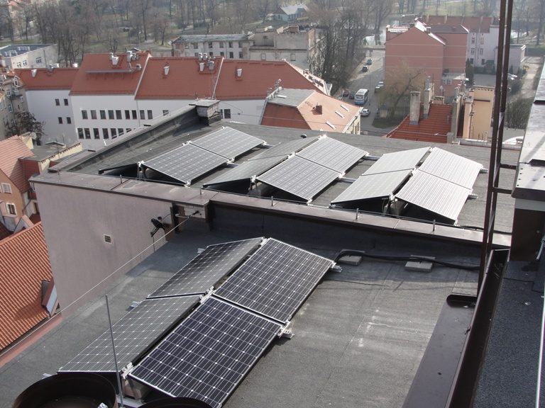 Słoneczne elektrownie na dachach legnickich wieżowców
