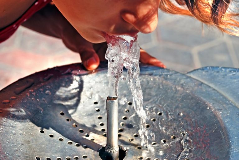 Łódź promuje picie wody z dystrybutorów i poidełek
