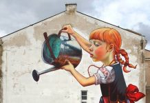 Dziewczynka z konewką mural