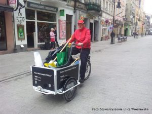 Sprzątają Poznań na rowerach. Za 2,3 tys. zł dziennie