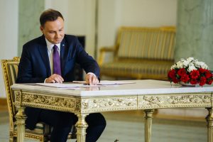 Polska ratyfikowała postanowienia porozumienia klimatycznego z Paryża