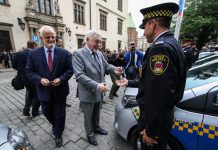 Straż Miejska w Krakowie ma nowe, ekologiczne radiowozy