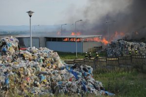 Pożary w odpadach wybuchają w weekendy