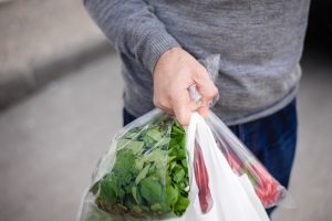 Opłata za foliówki przyniosła tylko 266 mln zł wpływów do budżetu państwa