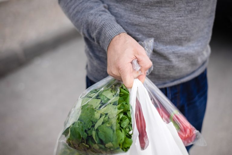 Torebka foliowa będzie kosztować 20 groszy? Tak proponuje PiS