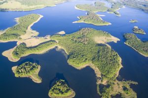 NIK ostrzega – ścieki zagrażają mazurskim jeziorom