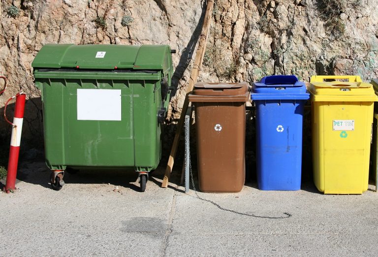 Segregacja odpadów na 5 pojemników: fakty i mity