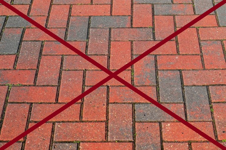 W Kaliszu zakazano budowy chodników z kostki