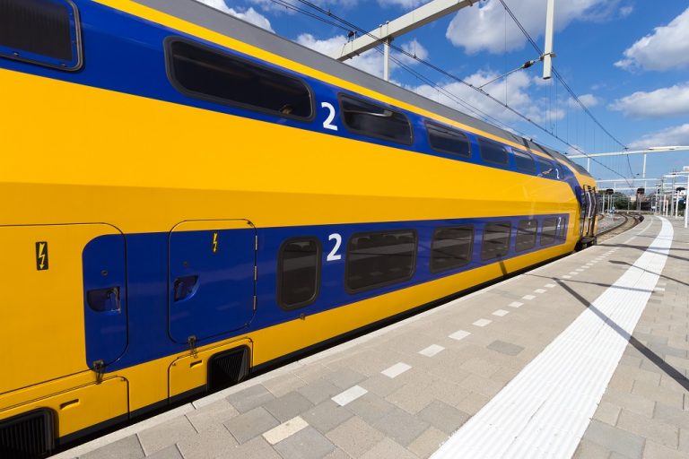 Holenderskie pociągi kursują dzięki energetyce wiatrowej