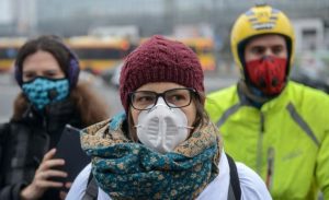 Alarmy smogowe ogłaszane są w Polsce zbyt późno. Miasta chcą zmian