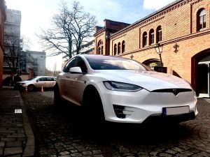 Wzrasta popularność aut elektrycznych w Polsce. Czy uda się zrealizować plan elektromobilności?