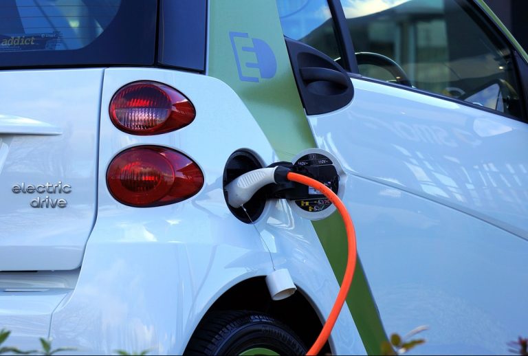 Mamy coraz więcej aut elektrycznych. W 2017 r. zarejestrowano 160 