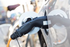 Koniec z darmowym ładowaniem aut elektrycznych. Ile zapłacimy?
