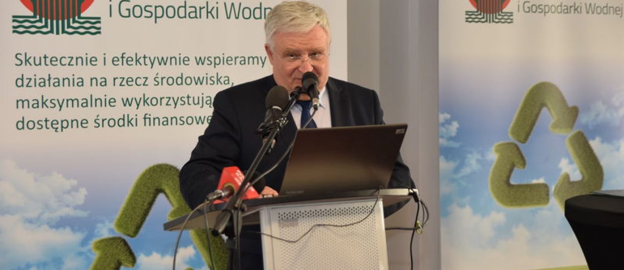 Prezes NFOŚiGW Kazimierz Kujda podczas konferencji w siedzibie Narodowego Funduszu Ochrony Środowiska i Gospodarki Wodnej