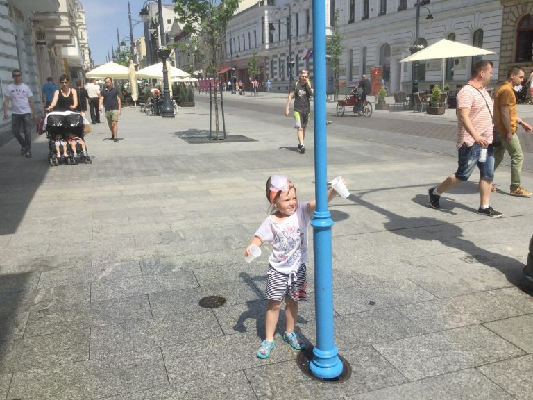 Miasta instalują kurtyny wodne. Pierwsze pojawiły się w Łodzi