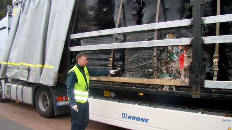 Nielegalny transport odpadów zatrzymany w Wielkopolsce