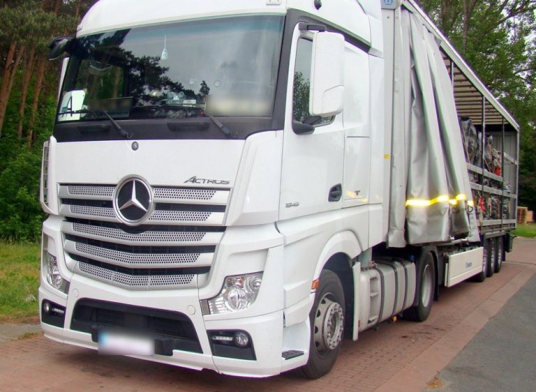 Zatrzymano nielegalny transport 10 ton odpadów tekstylnych