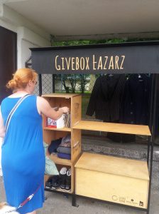 Givebox - szafy do dzielenia się działają w Poznaniu. Dziennie odwiedza je nawet 100 osób